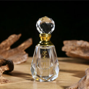 Natural Agarwood Essential Oil Ebony Essential Oil Perfumes Aromatherapy And Health Products Distilled Extraction Adjustable Concentration